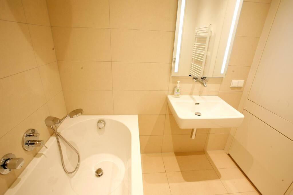 Top Central Apartment On Karlsplatz Vienna Exterior photo